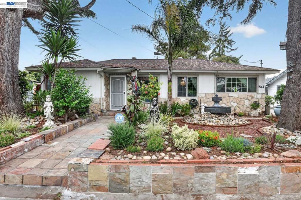 Image 1 of property listing at 2541 Marina Blvd, San Leandro, CA 94577