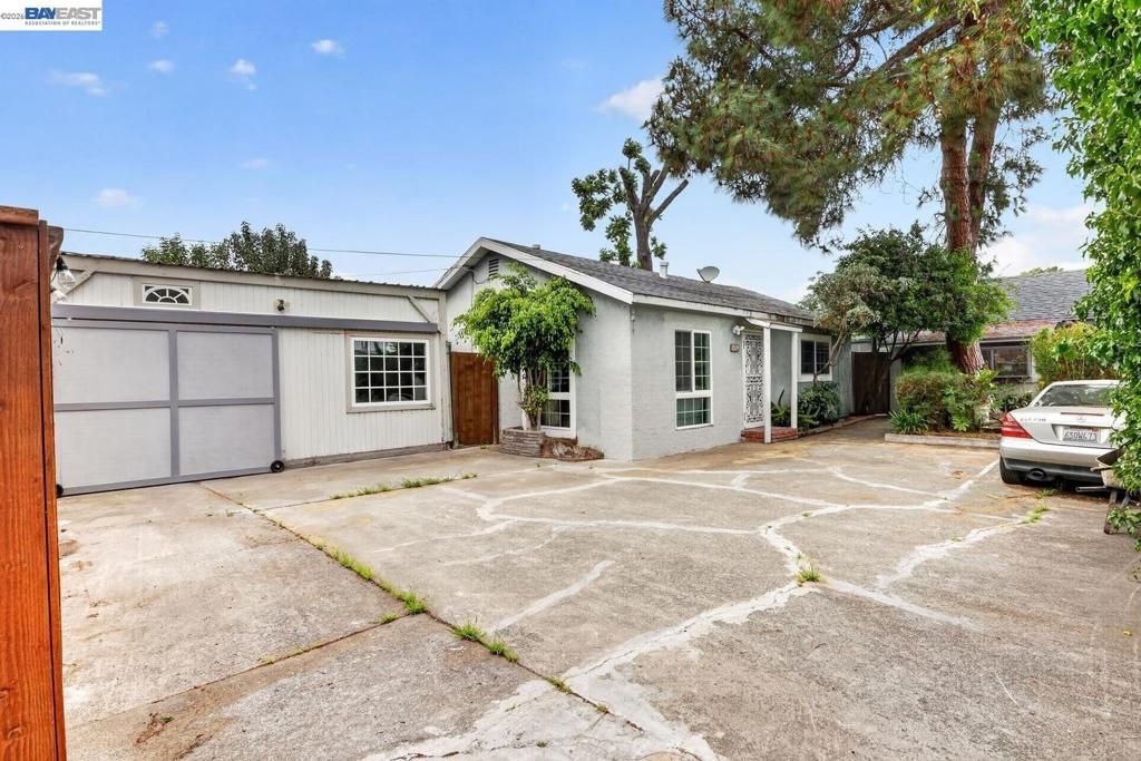 Image 26 of property listing at 2541 Marina Blvd, San Leandro, CA 94577