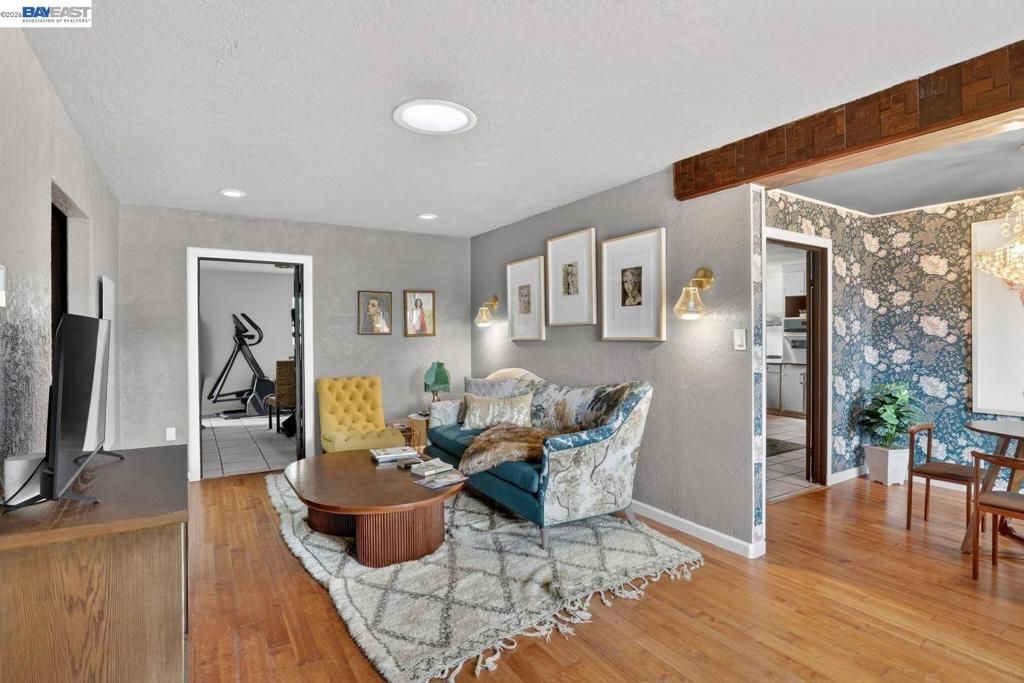 Image 4 of property listing at 2541 Marina Blvd, San Leandro, CA 94577