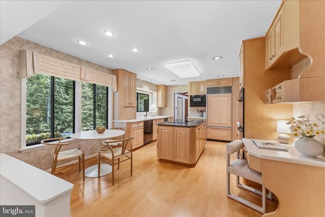 8000 SEVEN HILLS CT, Clifton, VA 20124