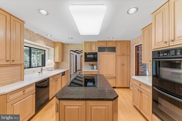 8000 SEVEN HILLS CT, Clifton, VA 20124