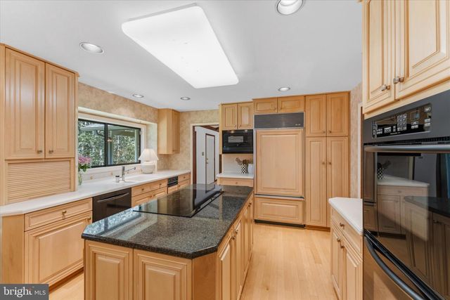 8000 SEVEN HILLS CT, Clifton, VA 20124