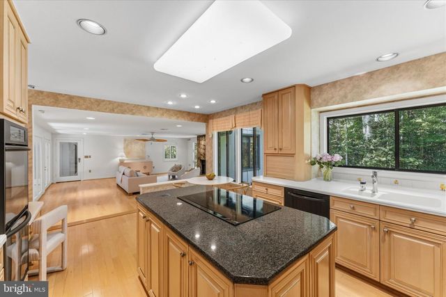 8000 SEVEN HILLS CT, Clifton, VA 20124