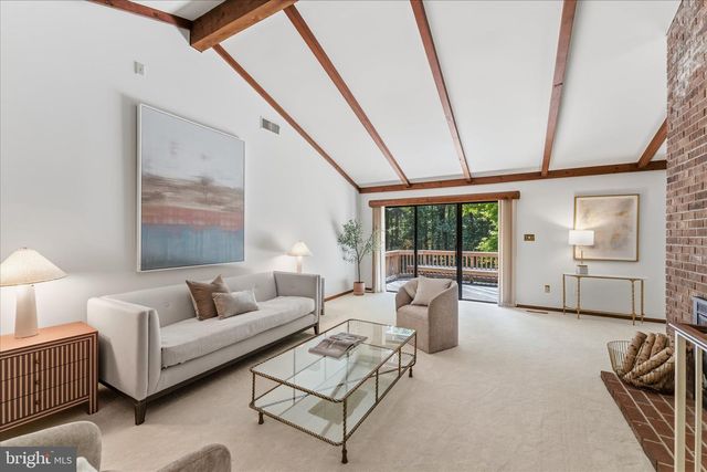8000 SEVEN HILLS CT, Clifton, VA 20124