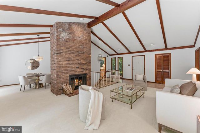 8000 SEVEN HILLS CT, Clifton, VA 20124
