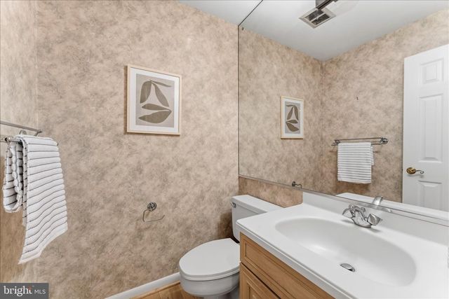 8000 SEVEN HILLS CT, Clifton, VA 20124