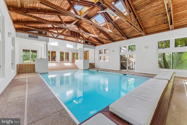 8000 SEVEN HILLS CT, Clifton, VA 20124