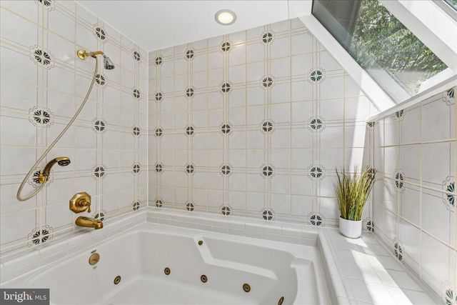 8000 SEVEN HILLS CT, Clifton, VA 20124