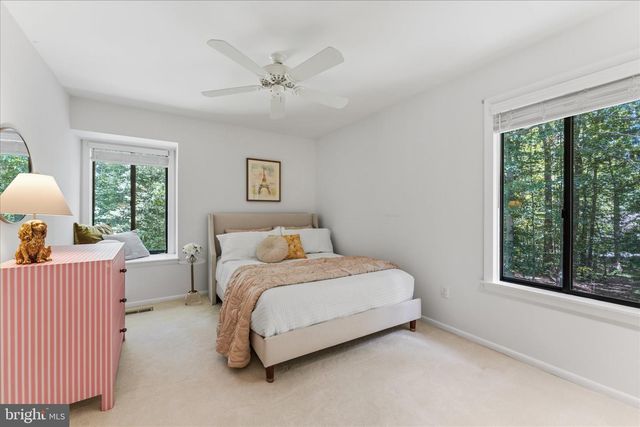 8000 SEVEN HILLS CT, Clifton, VA 20124