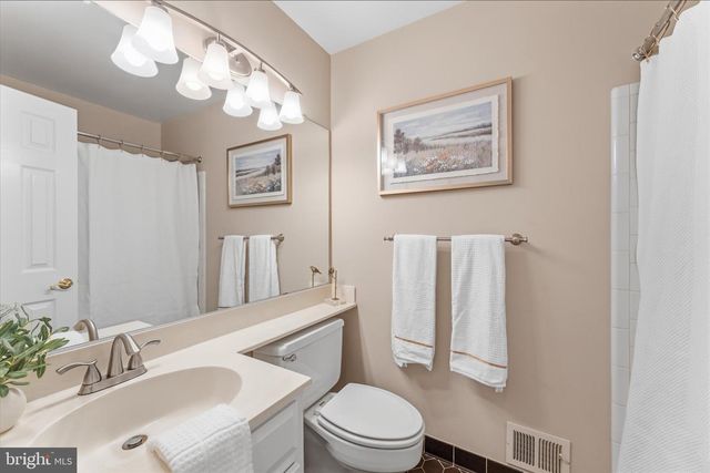 8000 SEVEN HILLS CT, Clifton, VA 20124