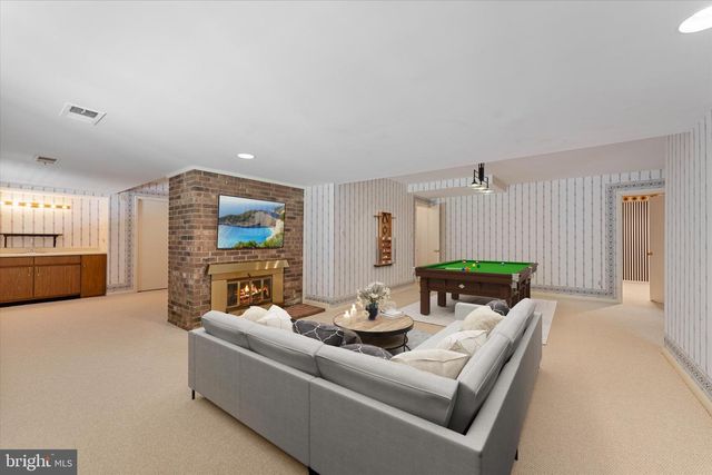 8000 SEVEN HILLS CT, Clifton, VA 20124