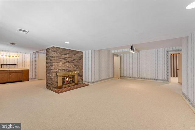8000 SEVEN HILLS CT, Clifton, VA 20124
