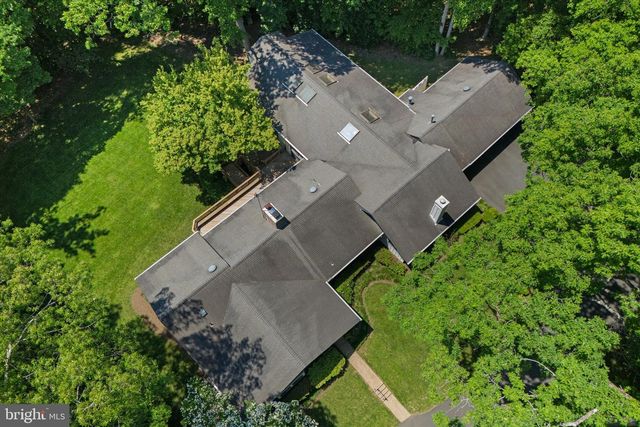 8000 SEVEN HILLS CT, Clifton, VA 20124