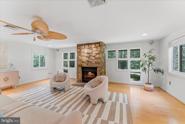 8000 SEVEN HILLS CT, Clifton, VA 20124
