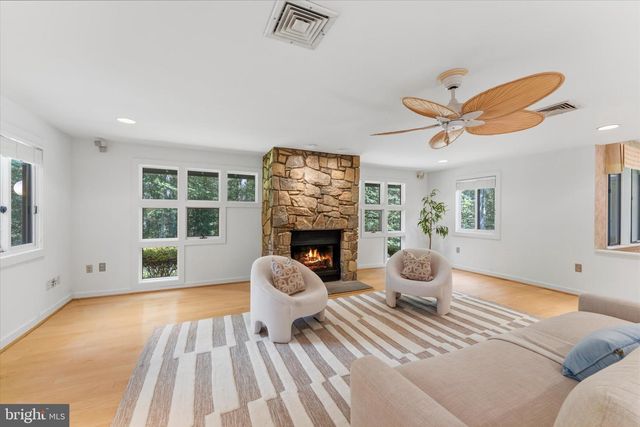 8000 SEVEN HILLS CT, Clifton, VA 20124