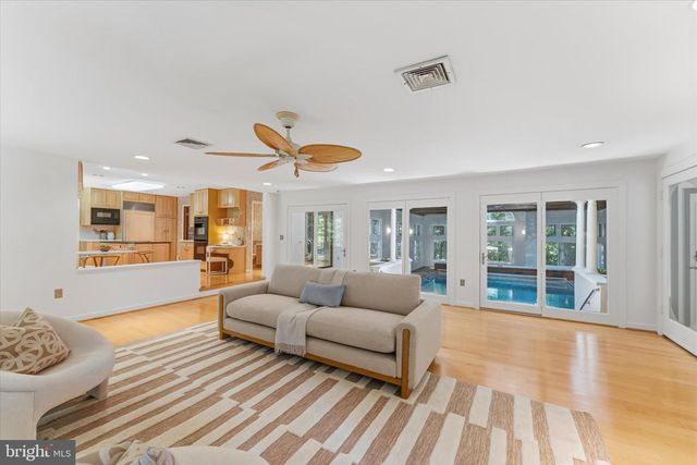 8000 SEVEN HILLS CT, Clifton, VA 20124