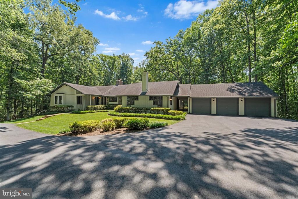 8000 SEVEN HILLS CT, Clifton, VA 20124