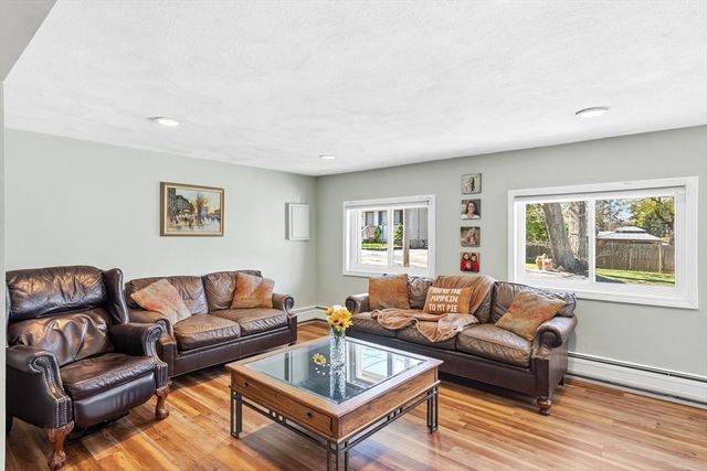 34 Glenvale Avenue, Billerica, MA 01821