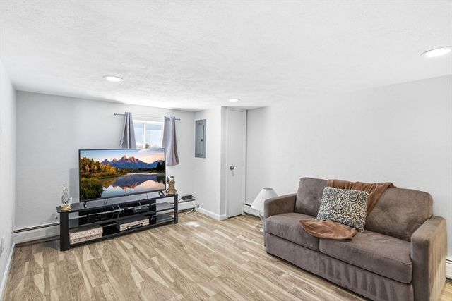 34 Glenvale Avenue, Billerica, MA 01821