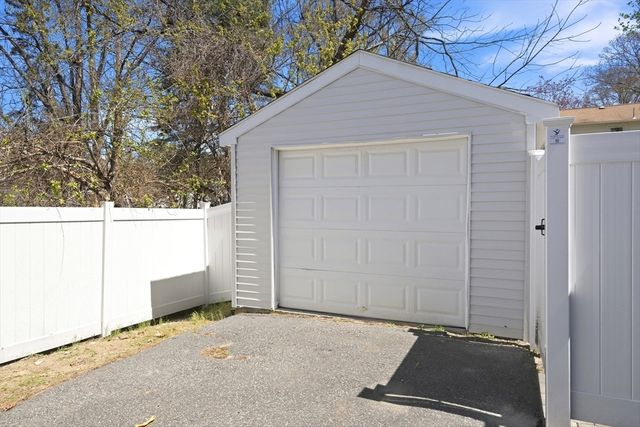 34 Glenvale Avenue, Billerica, MA 01821