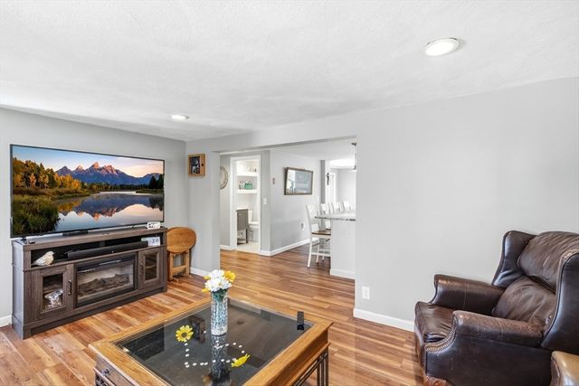 34 Glenvale Avenue, Billerica, MA 01821