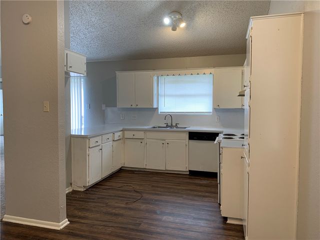 805 Orleans Dr, Corpus Christi, TX 78418