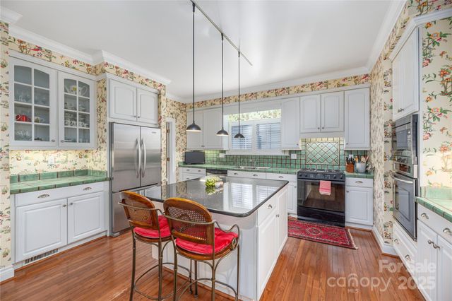 42 Tiverton Lane, Asheville, NC 28803