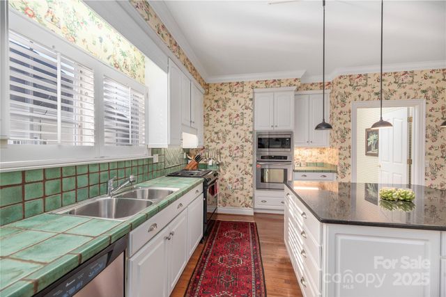 42 Tiverton Lane, Asheville, NC 28803