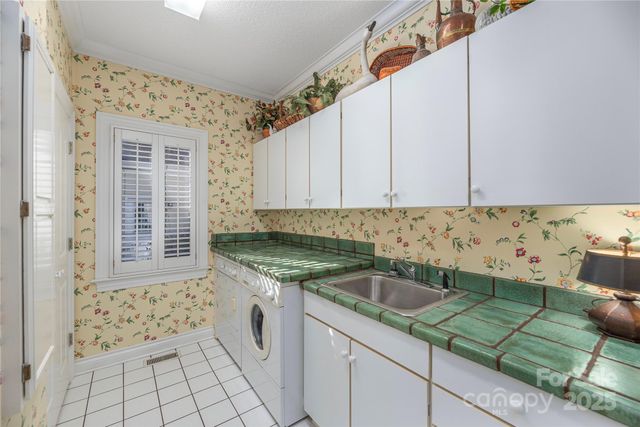 42 Tiverton Lane, Asheville, NC 28803