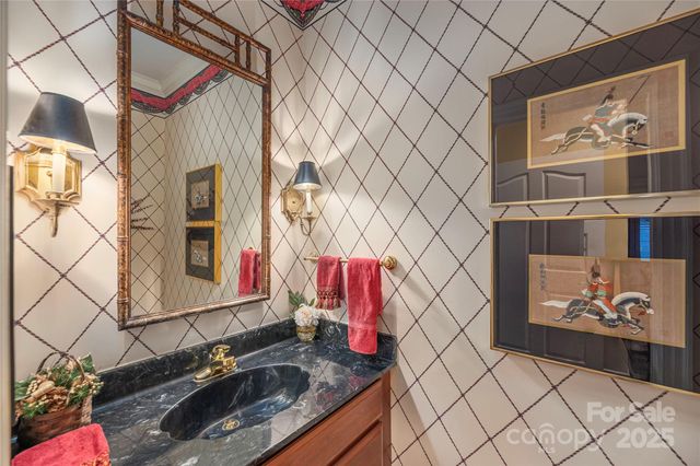 42 Tiverton Lane, Asheville, NC 28803