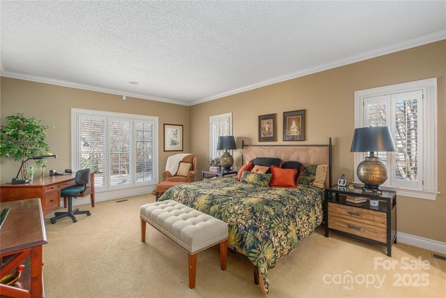 42 Tiverton Lane, Asheville, NC 28803