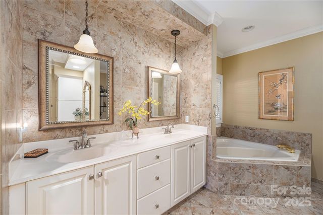 42 Tiverton Lane, Asheville, NC 28803