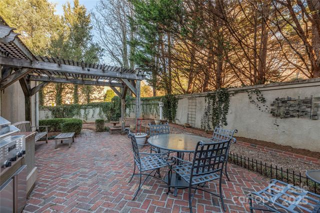 42 Tiverton Lane, Asheville, NC 28803