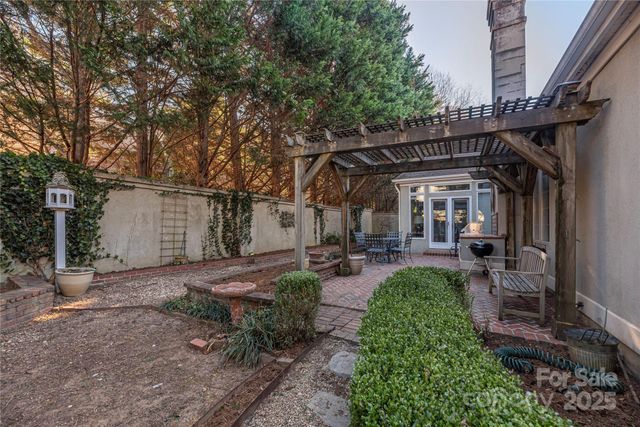 42 Tiverton Lane, Asheville, NC 28803