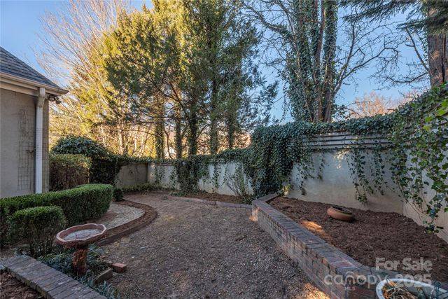 42 Tiverton Lane, Asheville, NC 28803
