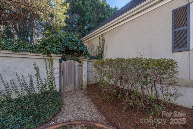 42 Tiverton Lane, Asheville, NC 28803