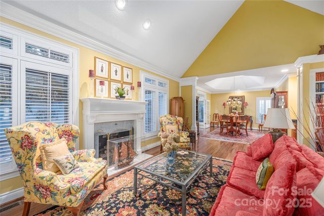 42 Tiverton Lane, Asheville, NC 28803