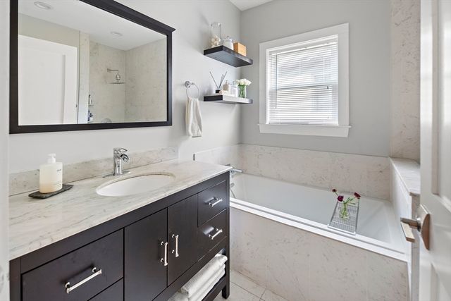 30-32 Oakland St, Newton, MA 02458