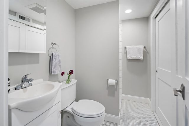 30-32 Oakland St, Newton, MA 02458