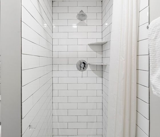 30-32 Oakland St, Newton, MA 02458