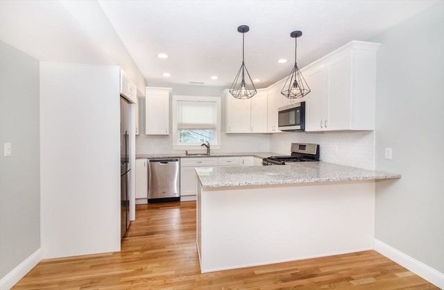30-32 Oakland St, Newton, MA 02458