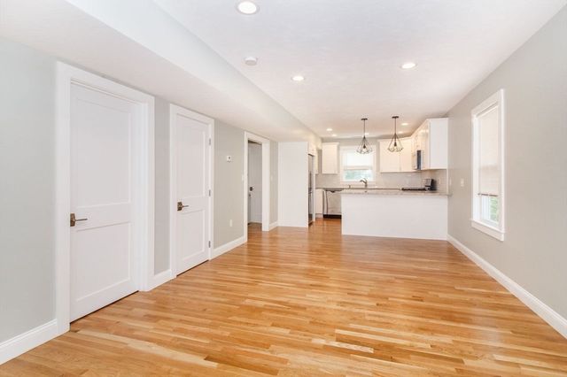 30-32 Oakland St, Newton, MA 02458