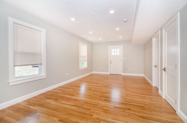 30-32 Oakland St, Newton, MA 02458