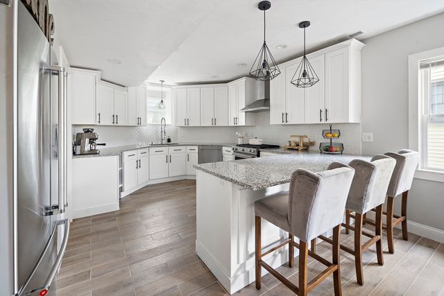 30-32 Oakland St, Newton, MA 02458