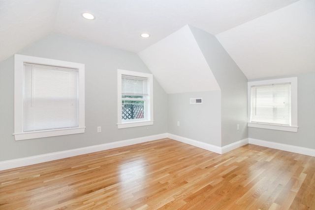 30-32 Oakland St, Newton, MA 02458