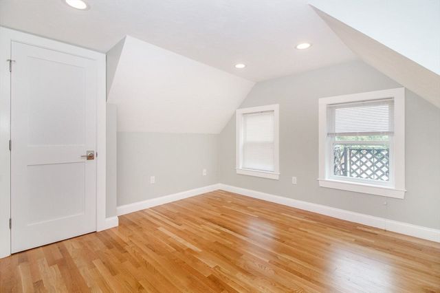30-32 Oakland St, Newton, MA 02458