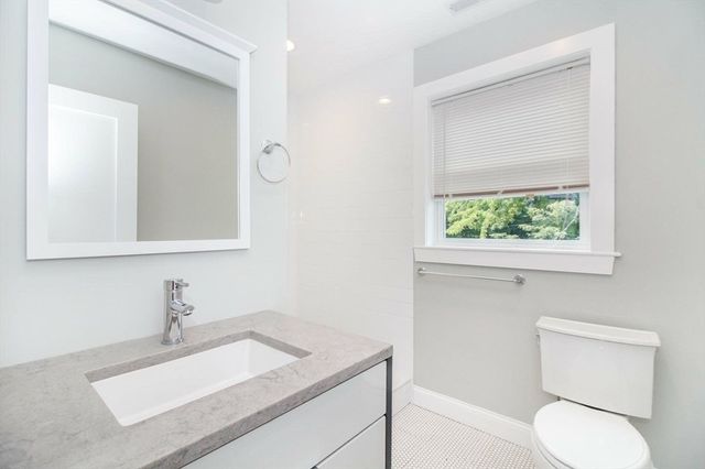 30-32 Oakland St, Newton, MA 02458