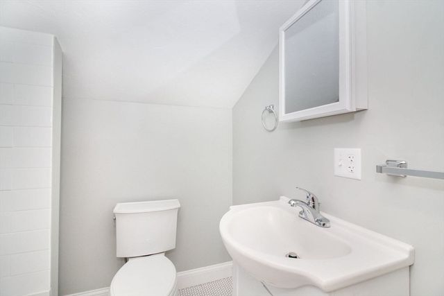 30-32 Oakland St, Newton, MA 02458