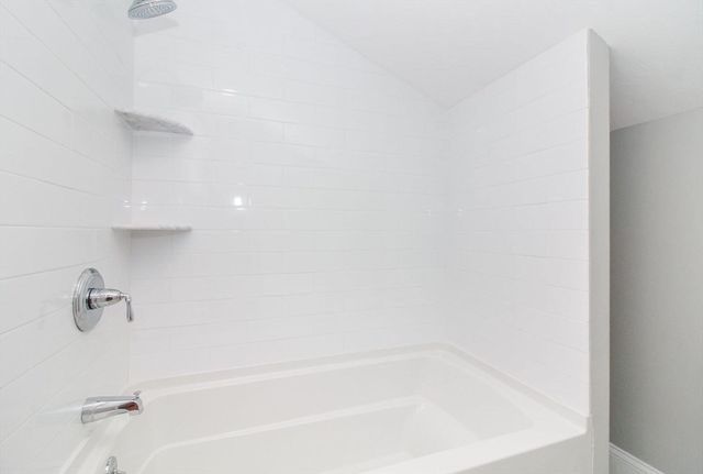 30-32 Oakland St, Newton, MA 02458