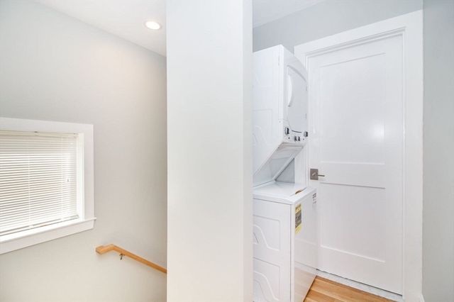 30-32 Oakland St, Newton, MA 02458